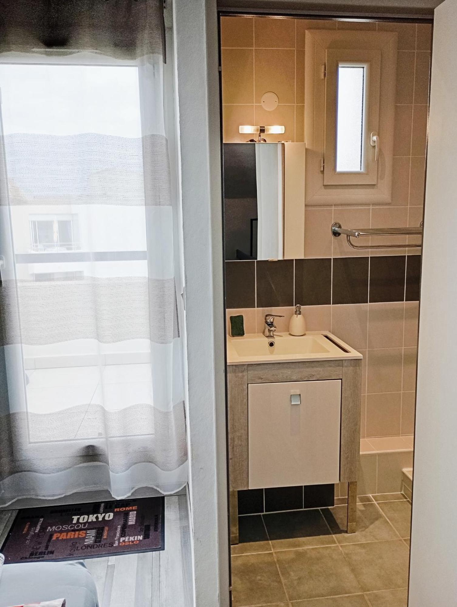 Grand Appartement Proche Port Et Plages, 6 A 8 Pers, 3 Chambres, Climatise آجد المظهر الخارجي الصورة
